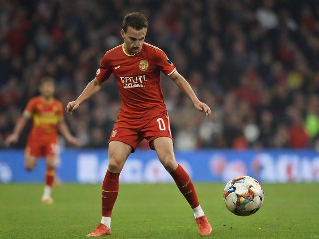 九游体育官网_ 德甲争夺，球迷热烈讨论，9游游戏中心官方网站