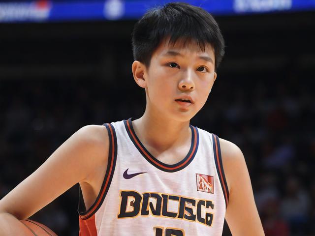 jiuyou.com_ 一线明星带队公益篮球赛，为偏远地区孩子点亮未来，篮球公益项目