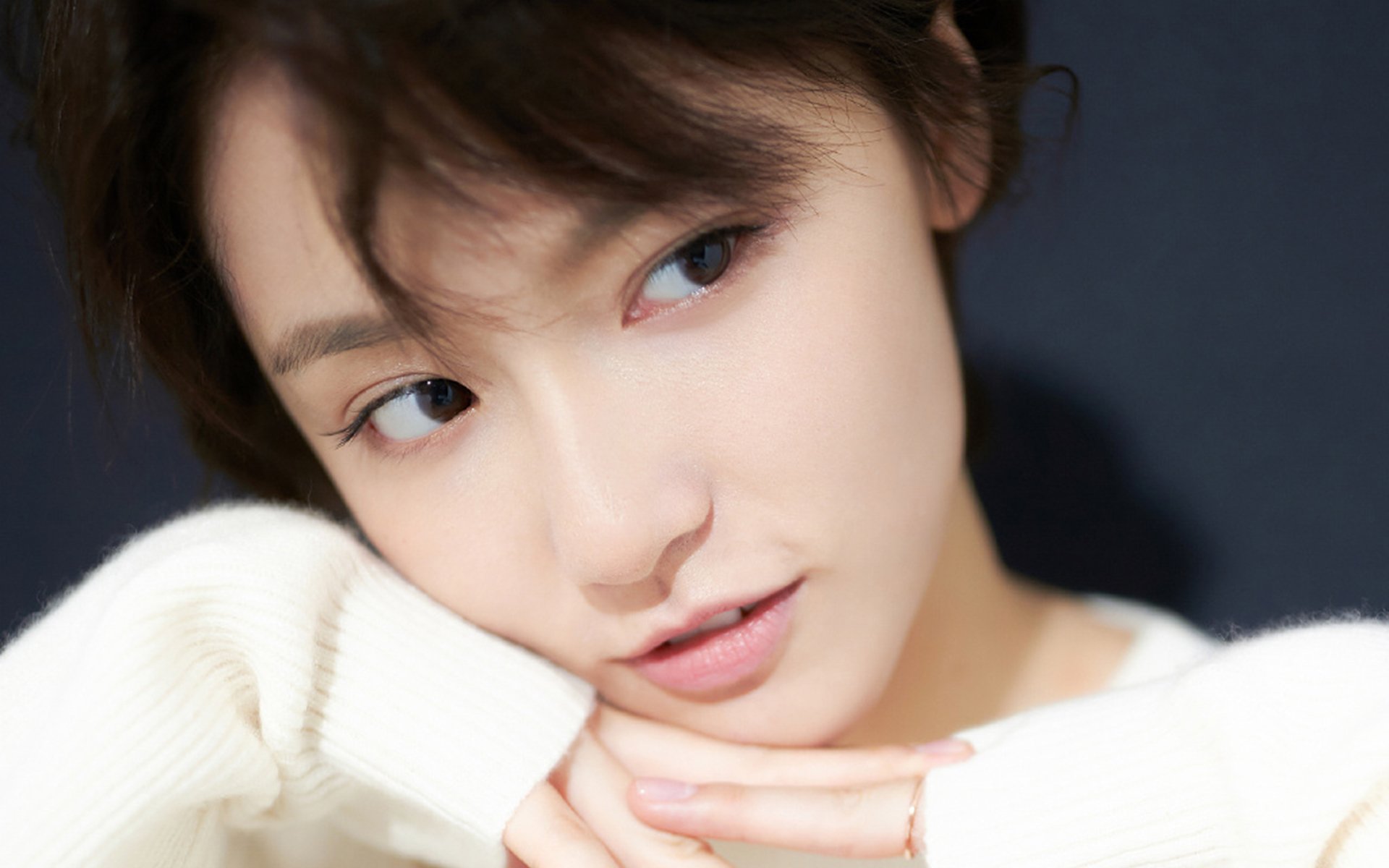 国足后防线加强，防守能力显著提升，国足防守反击